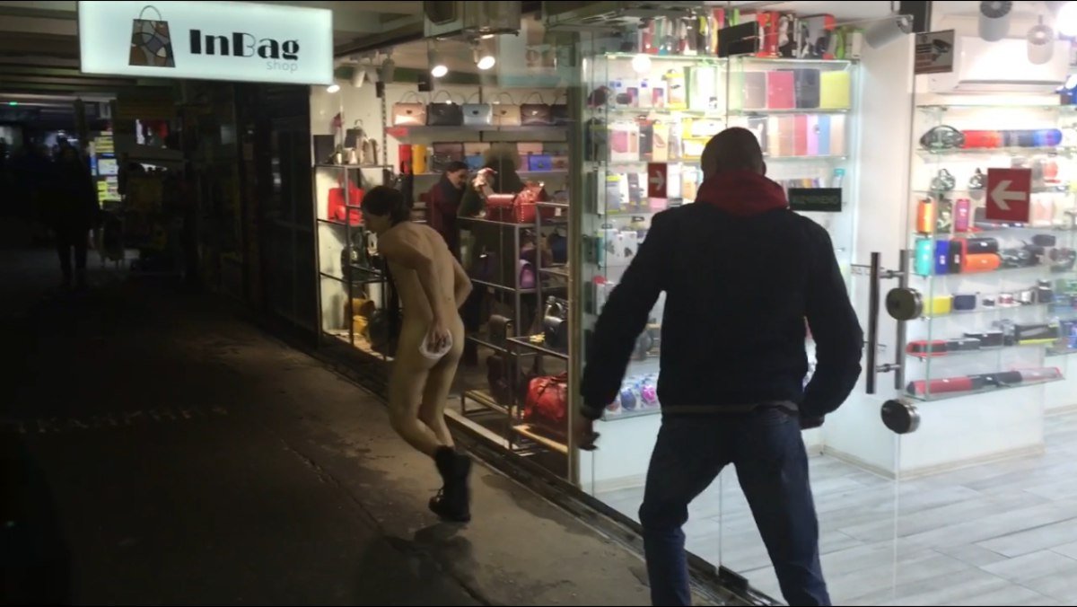 По словам одного из участников "забега", мужчины поспорили с конкурентами из компании в Чернигове