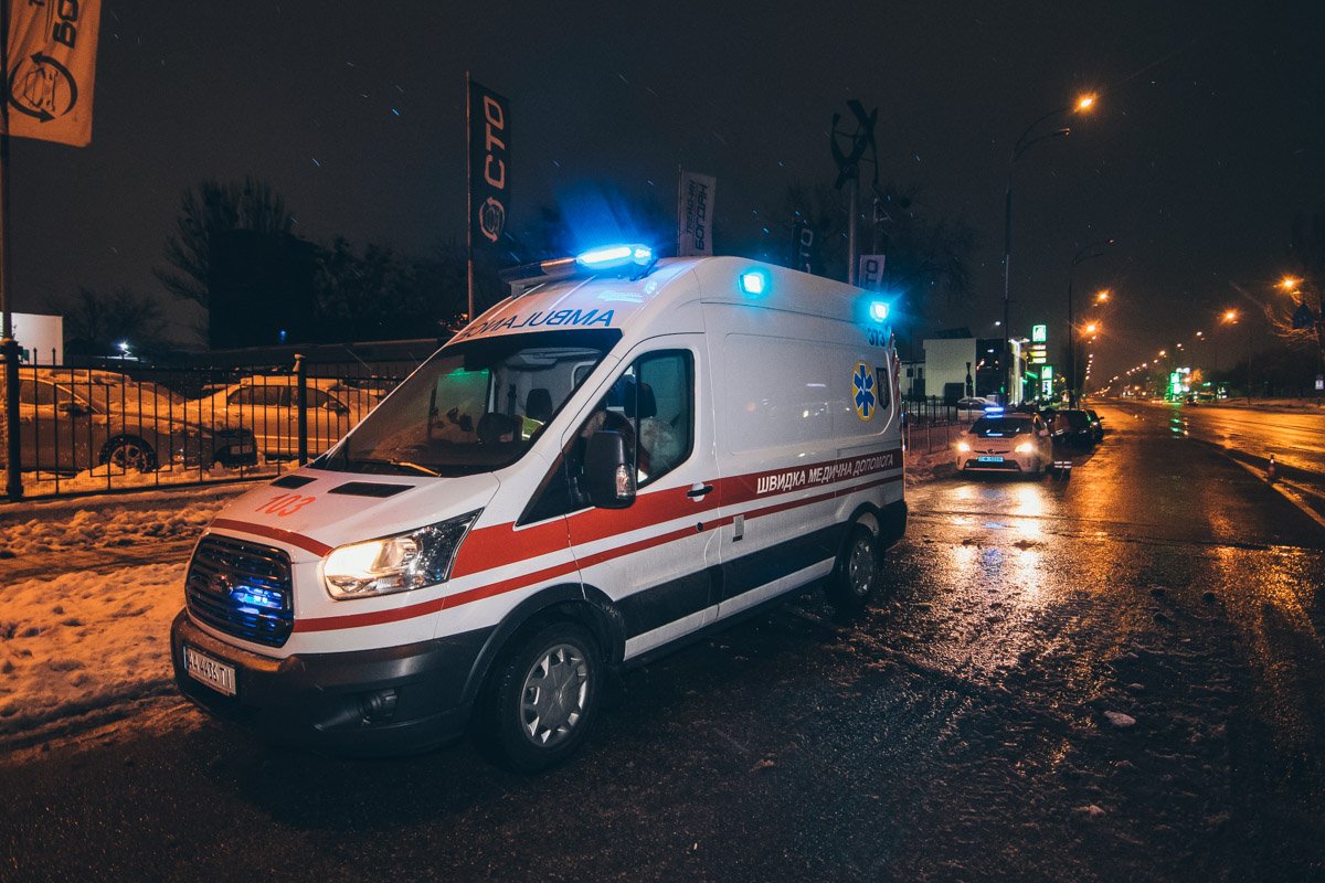 Медики пытались реанимировать мужчину, но тщетно