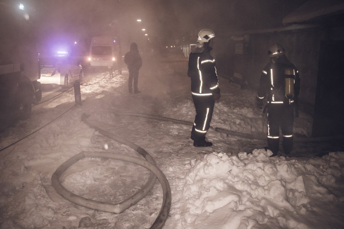Пожар начался по адресу улица Волынская, 26
