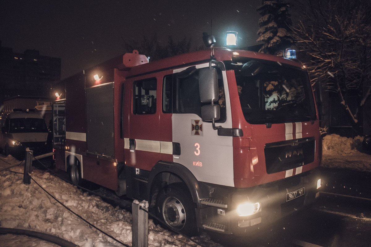 По предварительным данным, источником пожара стала парная комната