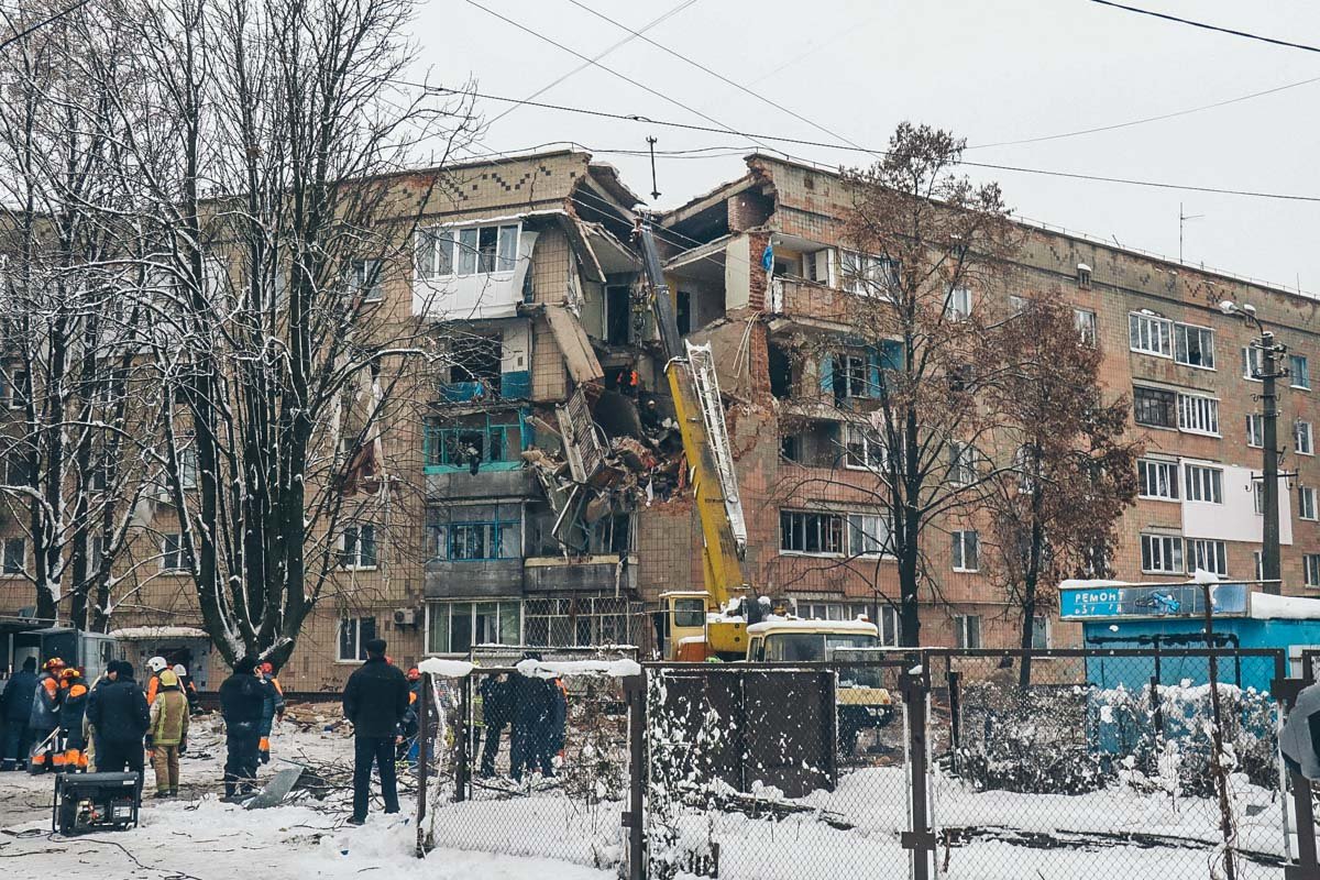 На данный момент весь дом отключили от электро-, газо- и теплоснабжения