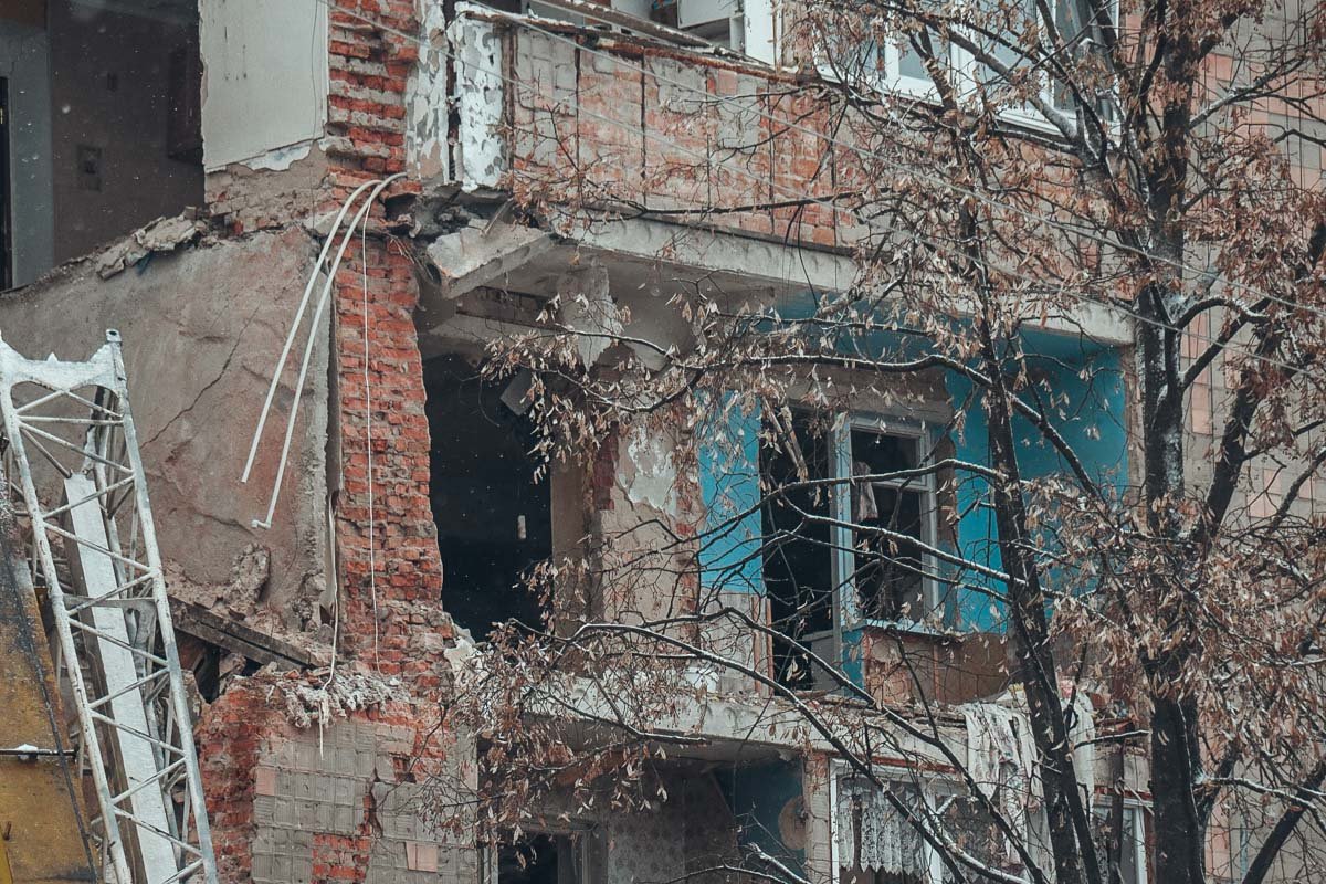 Повреждено 27 квартир, в которых проживали 63 человека