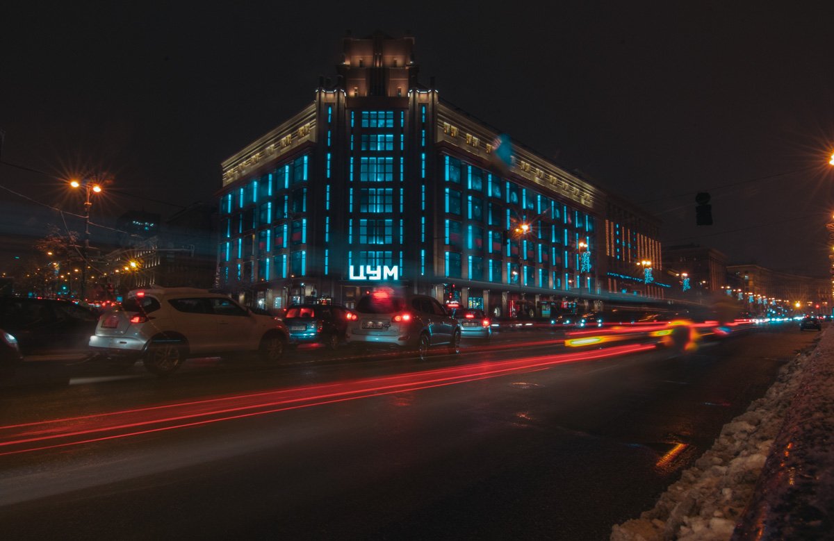 А как вам такой прыжок в будущее к киберпанку? Киев - очень разный, особенно вечером