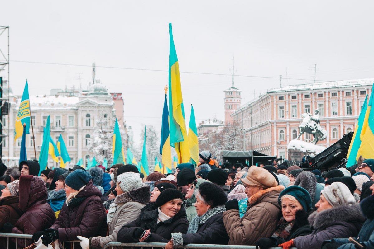 По словам приезжих, поездку им финансировали церковь, власти, общественные организации, некоторые сообщали, что добирались за собственные деньги по зову сердца