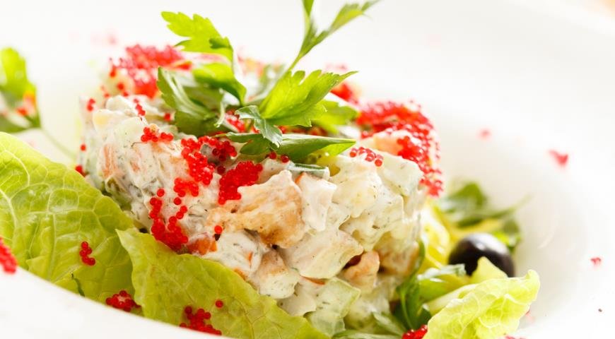 Оливье с семгой - оригинально и очень вкусно!