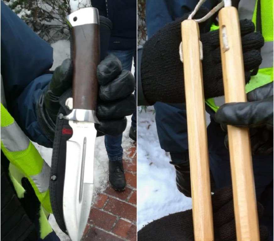 В районе проведения Объединительного собора задержали людей с нунчаками и ножом В районе проведения Объединительного собора задержали людей с нунчаками и ножом