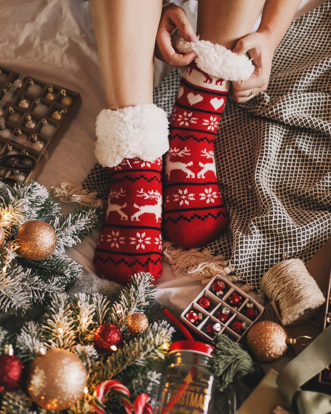 Как обойтись без теплых носочков с оленями в преддверии Нового года. Фото: @anamarkovych