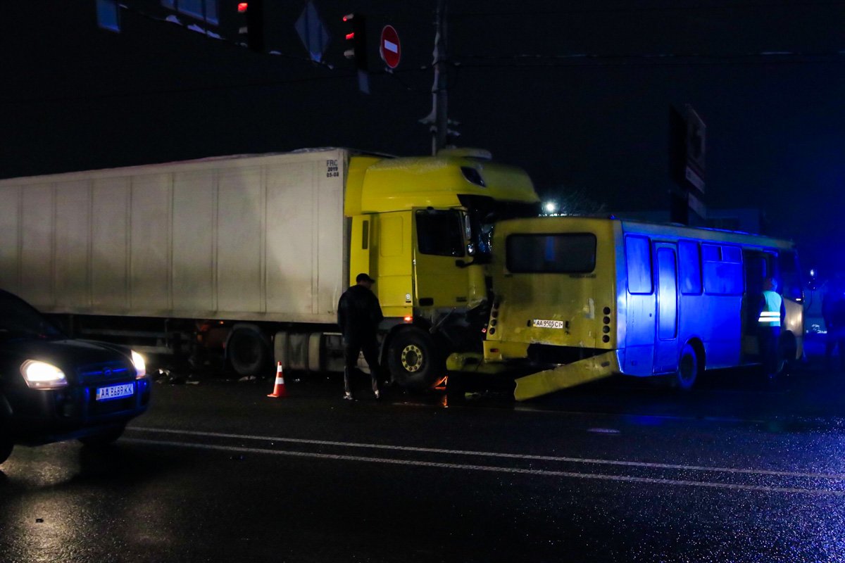 В субботу, 15 декабря, на Одесской трассе возле населенного пункта Чабаны произошло масштабное ДТП с пострадавшими