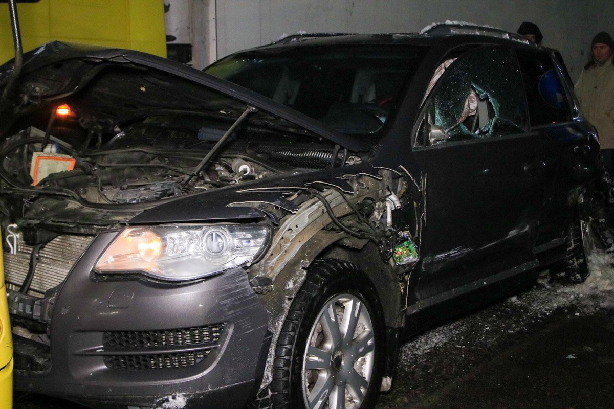 Фура DAF протаранила шесть машин