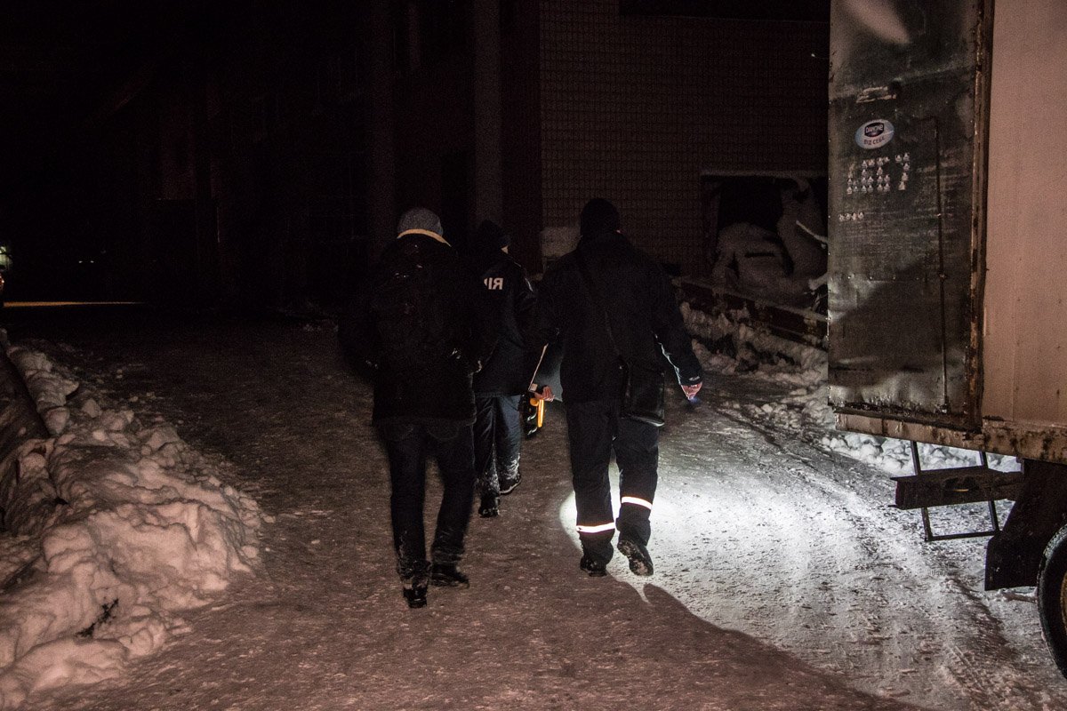 На месте работают сотрудники правоохранительных органов, пожарных служб, внутренней охраны ВДНГ