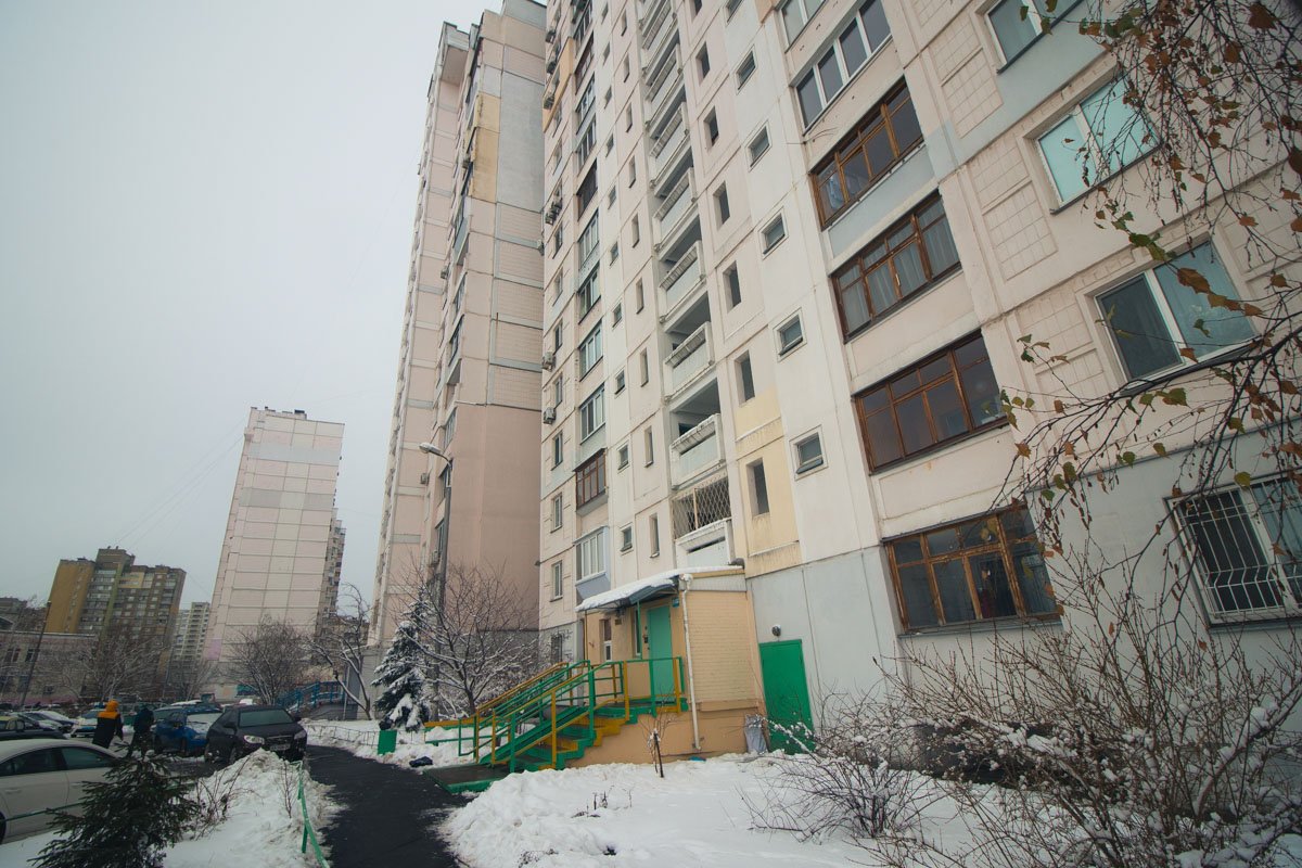 В Киеве по адресу улица Милославская, 47 обнаружили труп мужчины В Киеве по адресу улица Милославская, 47 обнаружили труп мужчины