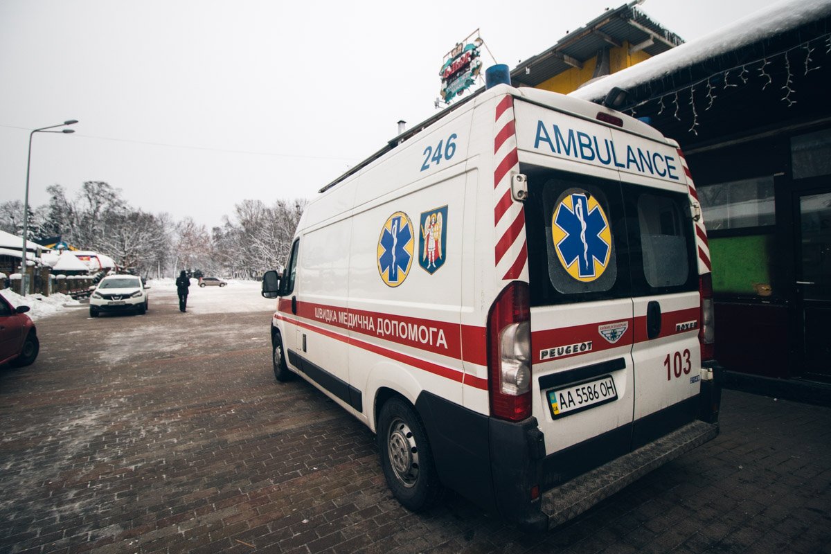 Избитого мужчину госпитализировали в больницу