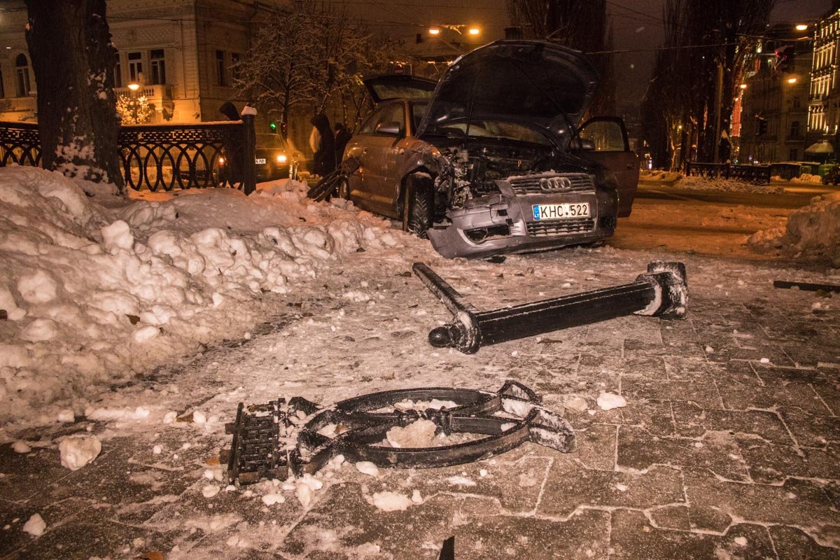 Перед Audi резко справа вылетел Volkswagen