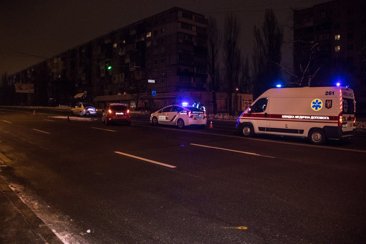 В Киеве по адресу Харьковское шоссе 21/6 произошло ДТП