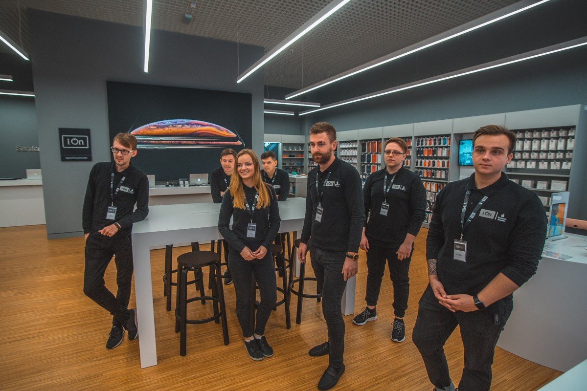 В Киеве открылся магазин официального партнера Apple iOn 7