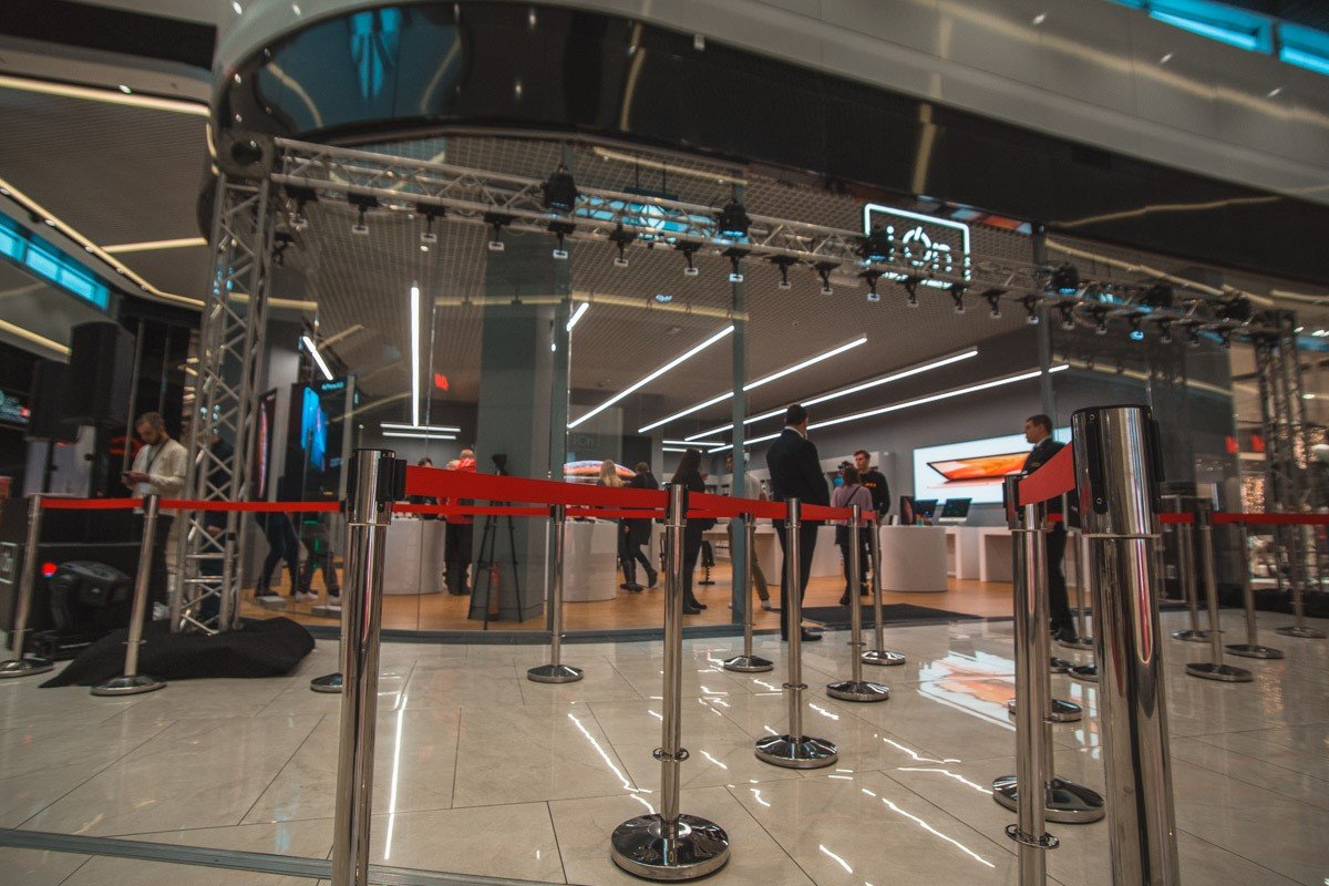 В Киеве открылся магазин официального партнера Apple iOn 8