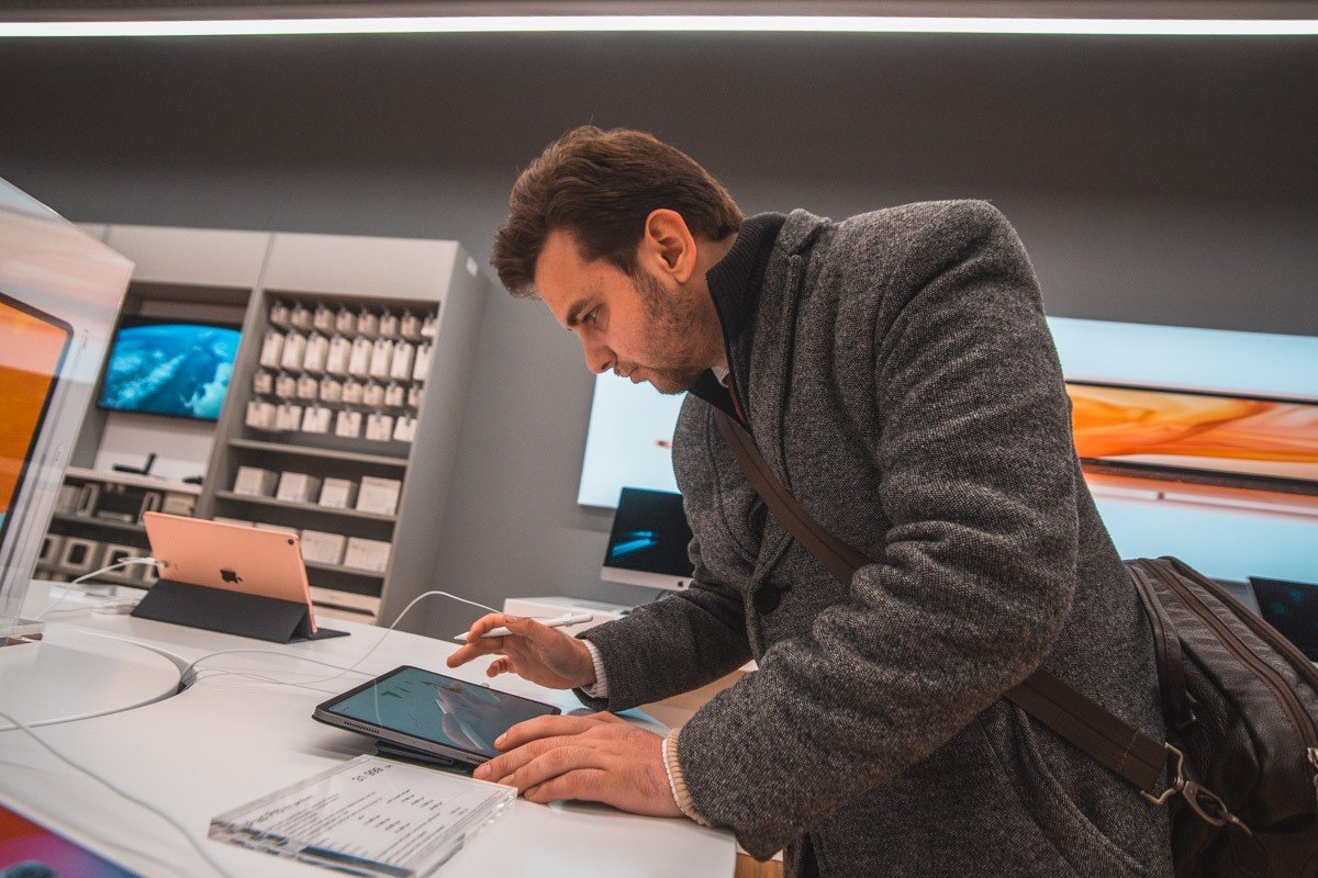 В Киеве открылся магазин официального партнера Apple iOn 12