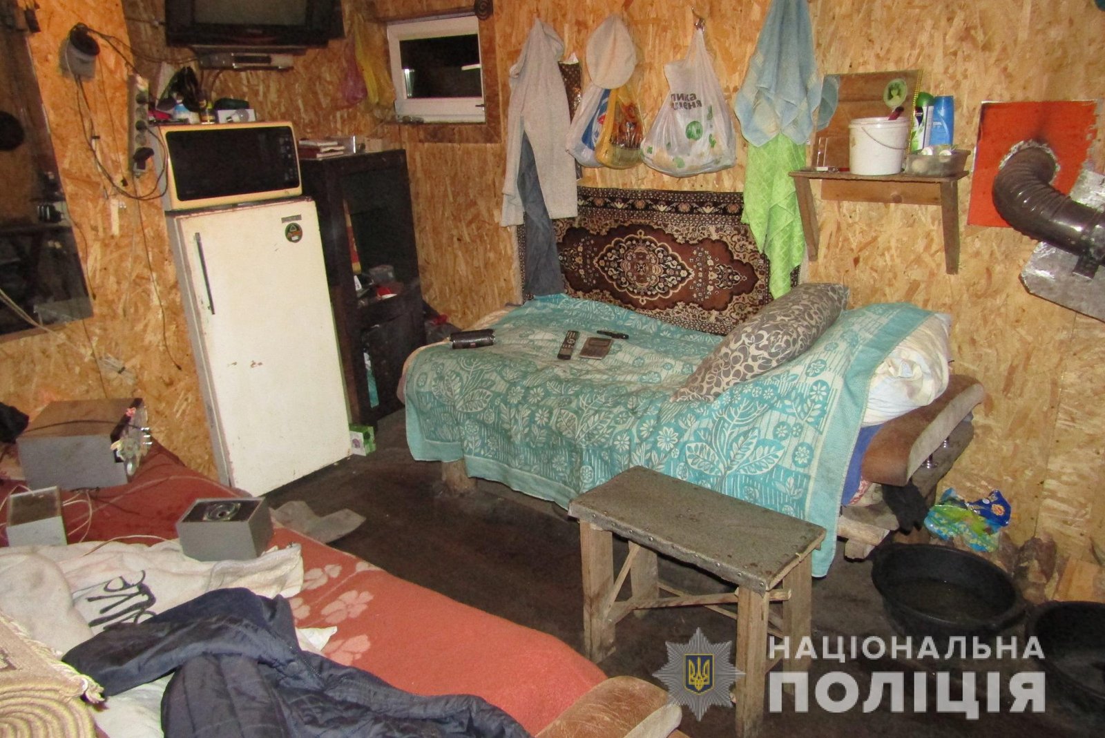 Все произошло в помещении для отдыха охранников в отделении шиномонтажа Все произошло в помещении для отдыха охранников в отделении шиномонтажа