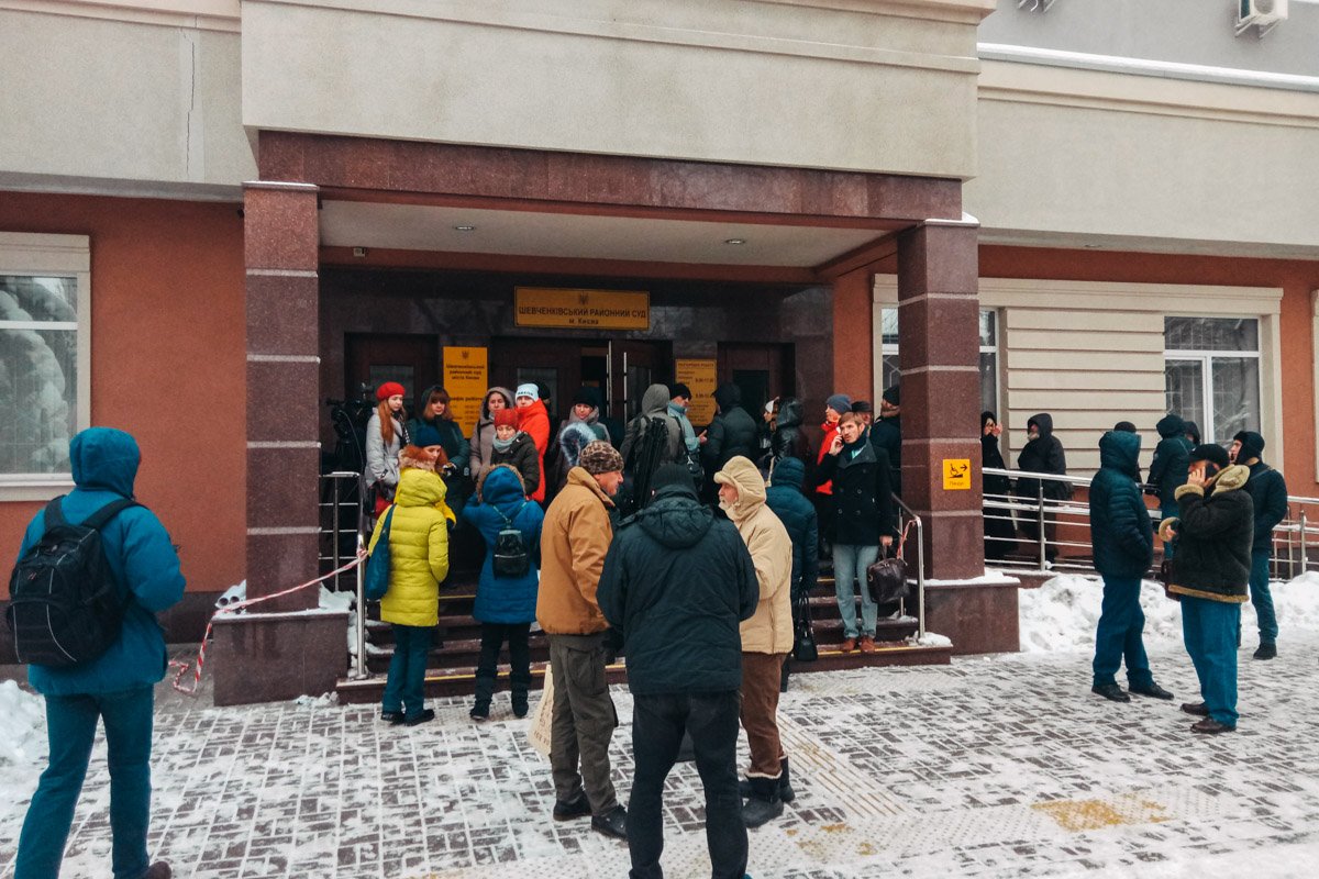 В этот же день в здании суда должно состоятся заседание по делу Надежды Савченко В этот же день в здании суда должно состоятся заседание по делу Надежды Савченко