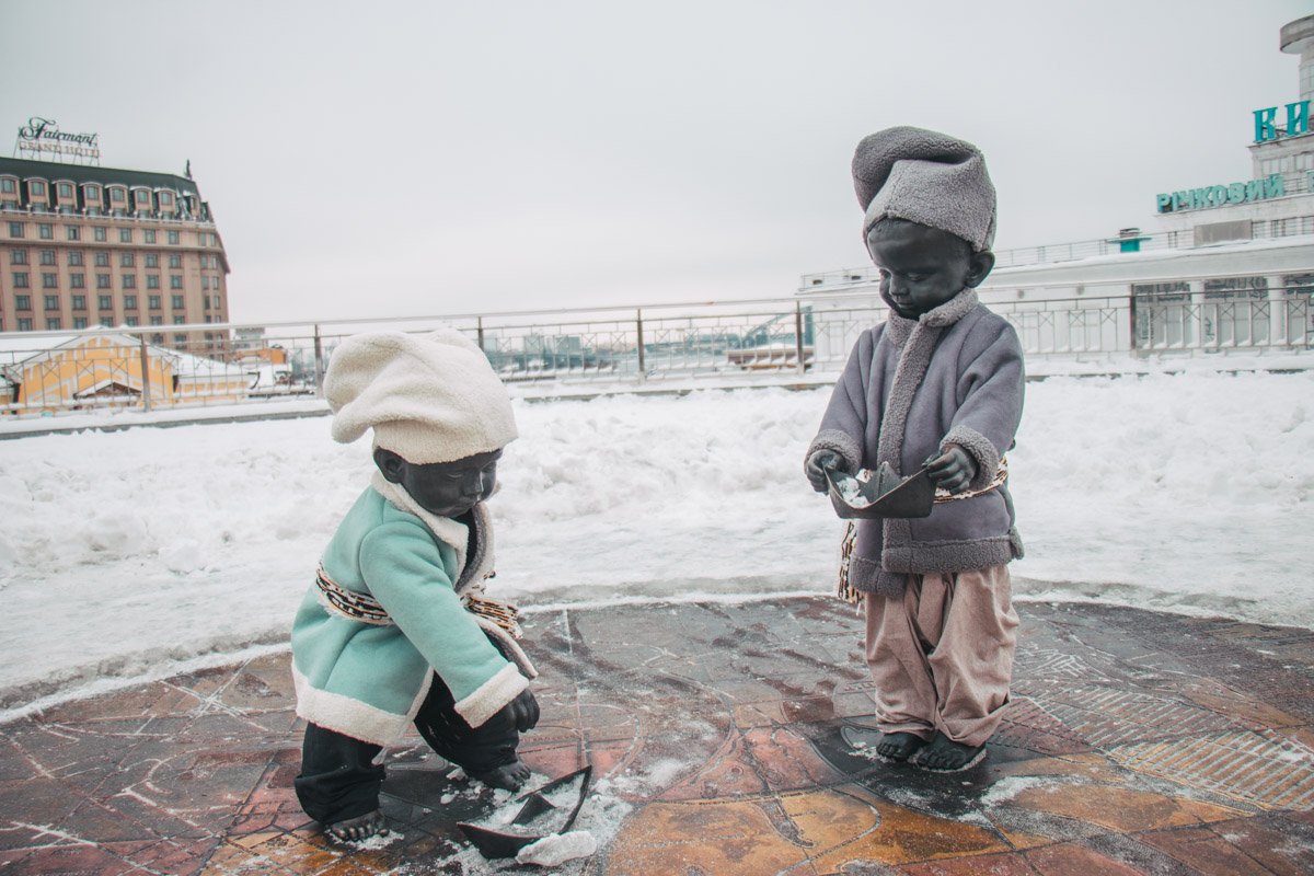 А не так давно они стояли голенькие