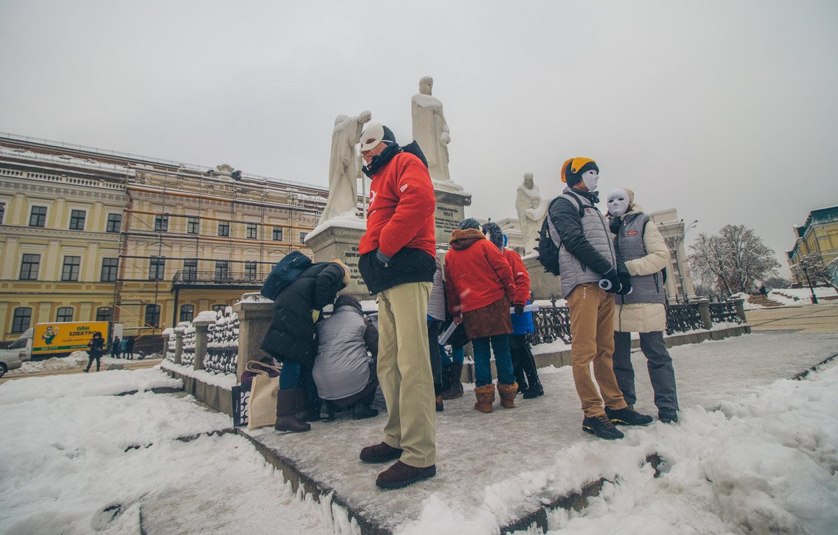 Акция прошла напротив ГУ Нацполиции в Киеве Акция прошла напротив ГУ Нацполиции в Киеве