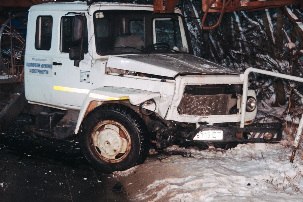 После столкновения на участке дороги движение полностью перекрыли