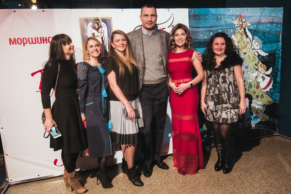 В театре на Подоле собрались депутаты Верховной Рады, их жены и другие влиятельные жители столицы В театре на Подоле собрались депутаты Верховной Рады, их жены и другие влиятельные жители столицы