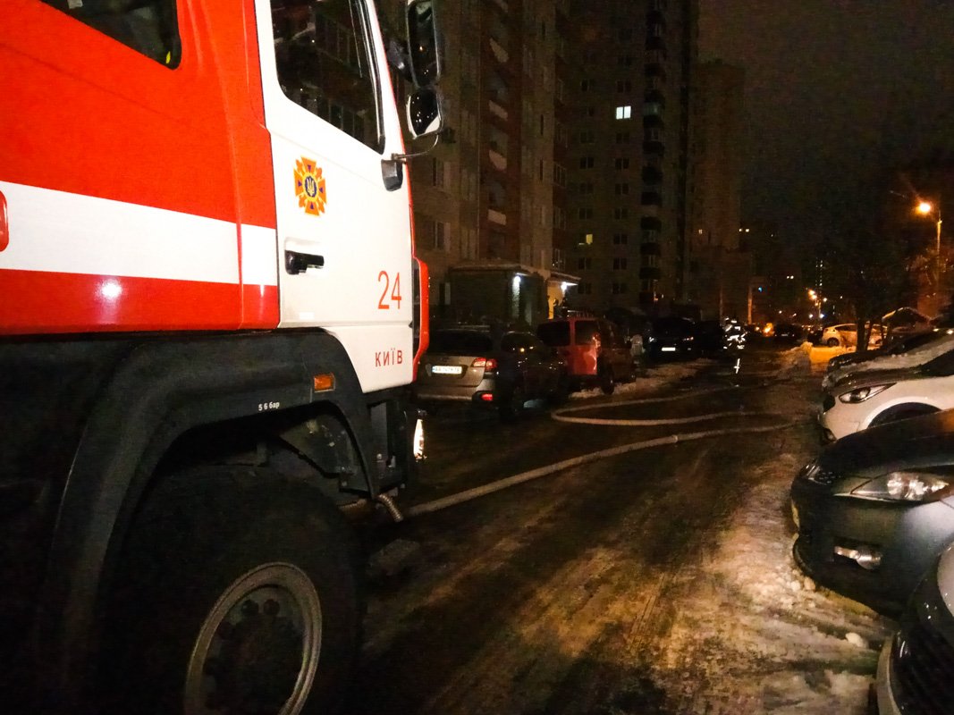 На месте происшествия работали сотрудники ГСЧС