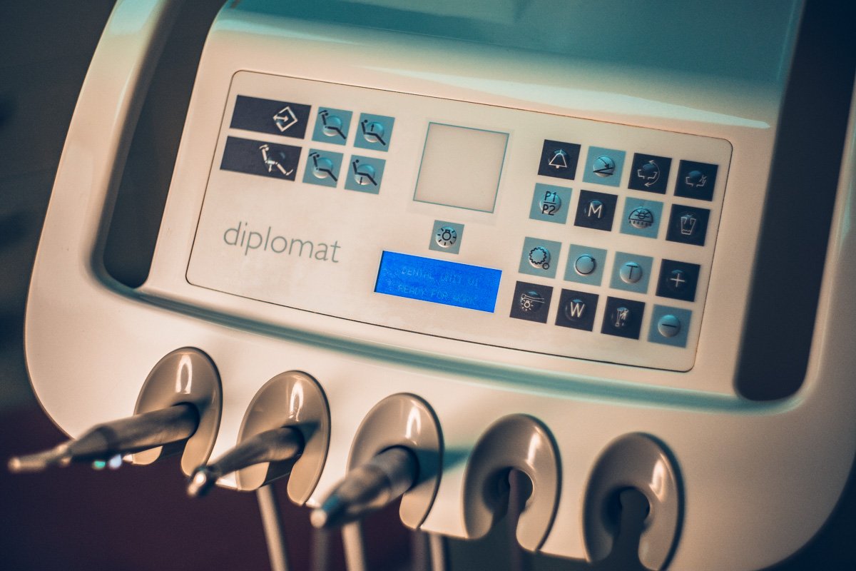 Стоматологи используют новейшее оборудование