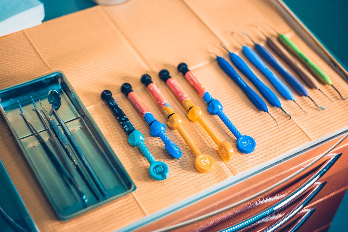 Пломбы и инструменты ждут своей очереди