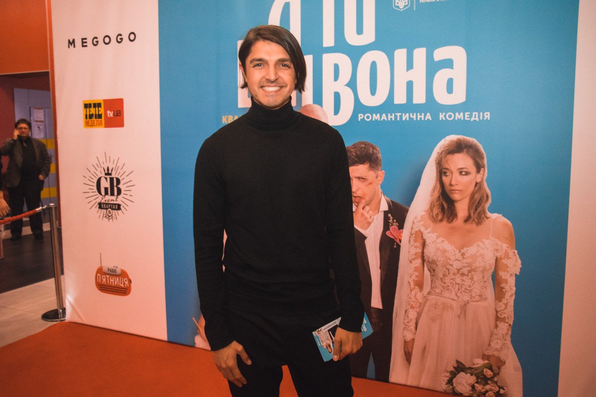 Еще один звездный гость на красной дорожке, Александр Барлебен - украинский певец Еще один звездный гость на красной дорожке, Александр Барлебен - украинский певец