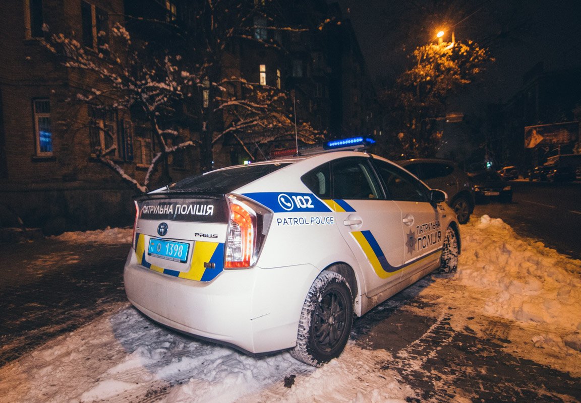 На месте работала патрульная полиция, бригада "скорой" и следственно-оперативная группа На месте работала патрульная полиция, бригада "скорой" и следственно-оперативная группа