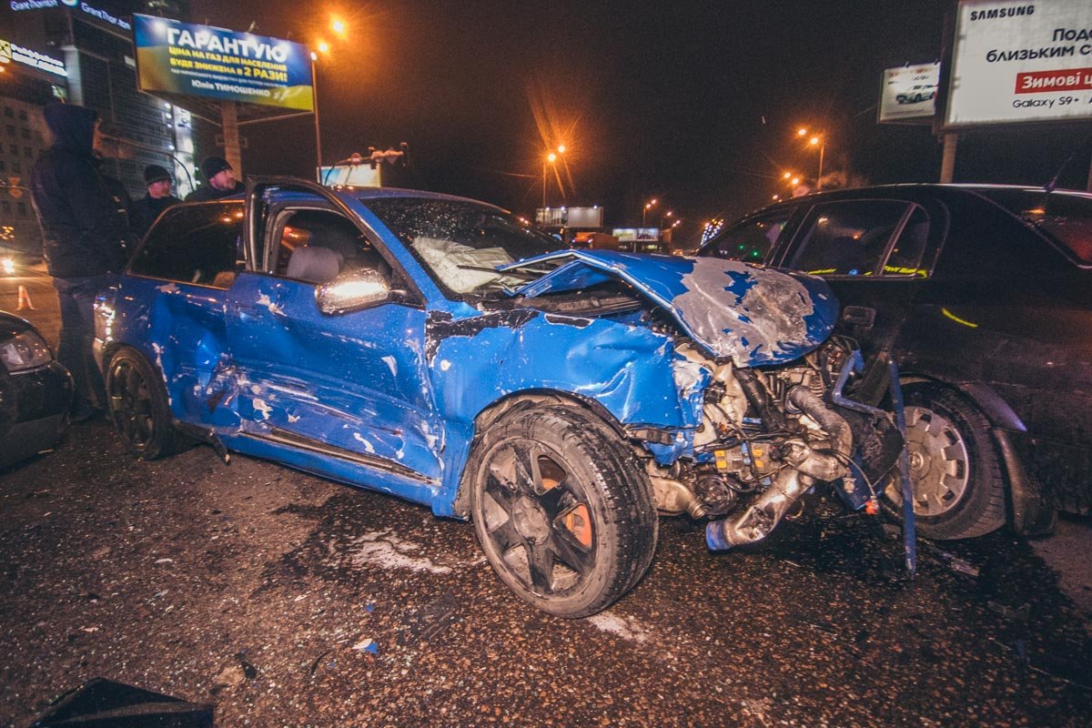 Столкнулись Renault Logan, Audi A3, Audi A6 и Opel Astra