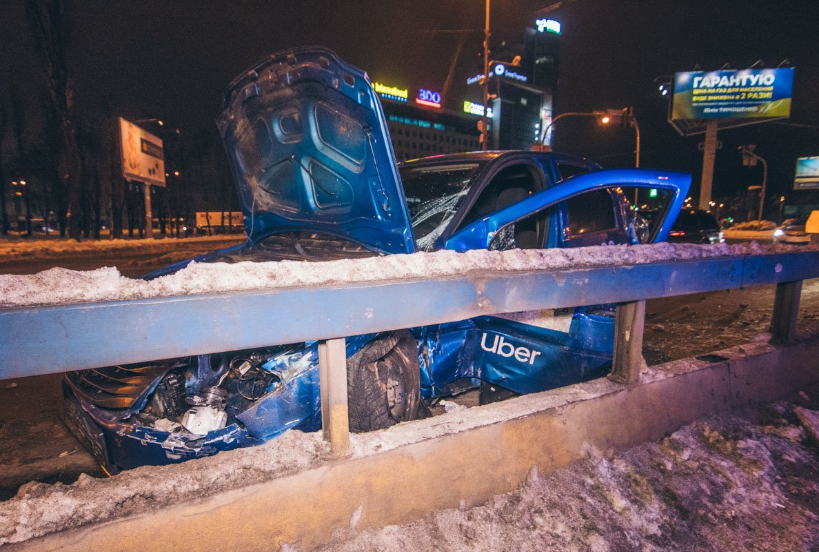 Предварительно, Uber ехал на красный сигнал светофора