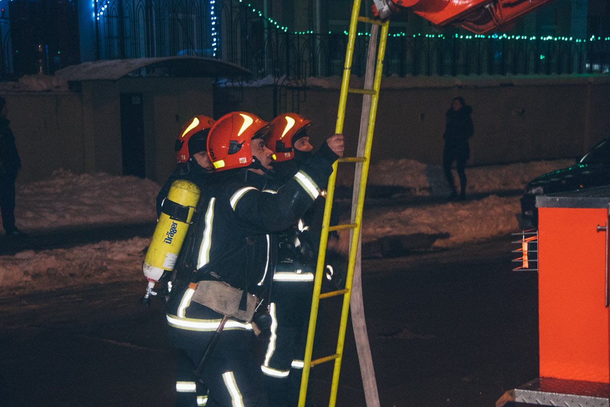 Горело двухэтажное офисное здание