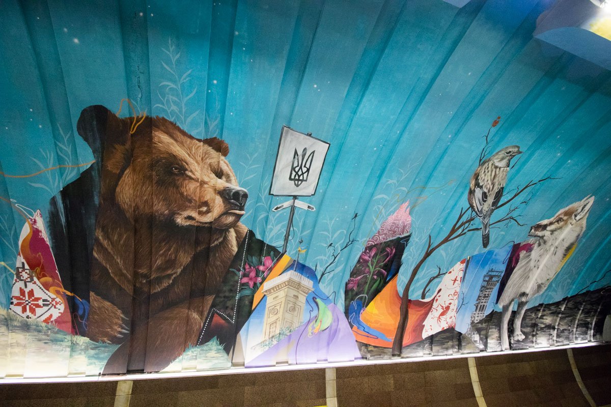 Автором мурала является известный испанский street art художник Kraser