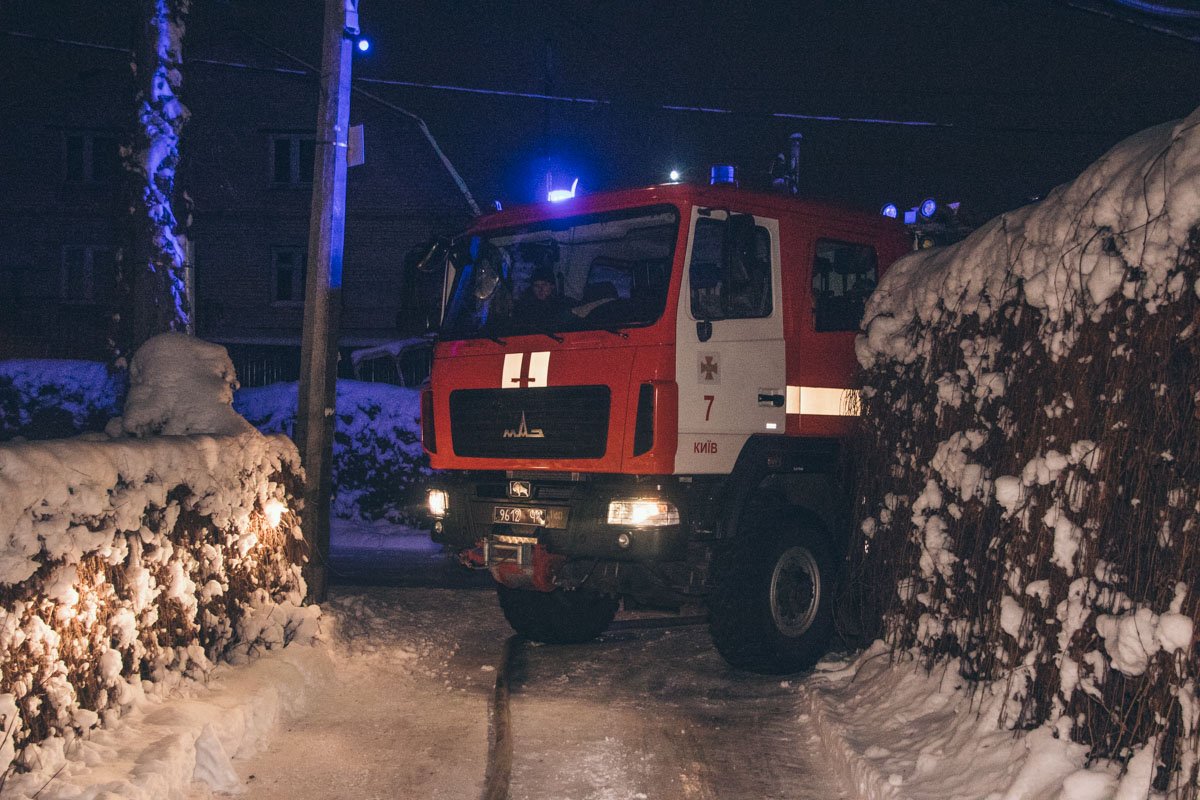 На месте работали четыре единицы основной и спасательной техники