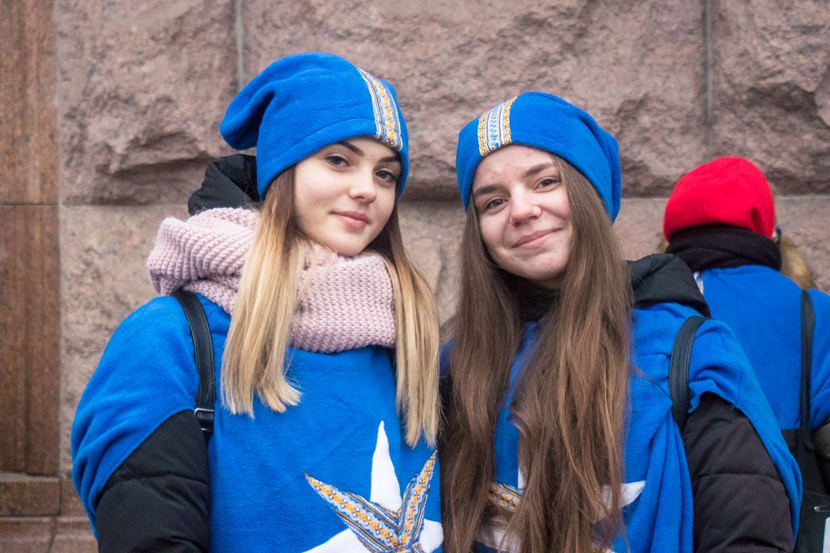 В основном, в этом действе принимала участие молодежь, их никто не заставлял это делать