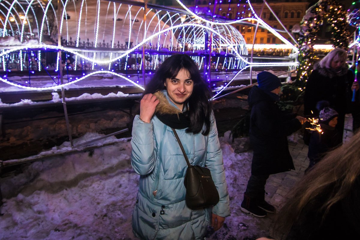 Красота праздничной елки заставляет улыбаться каждого 