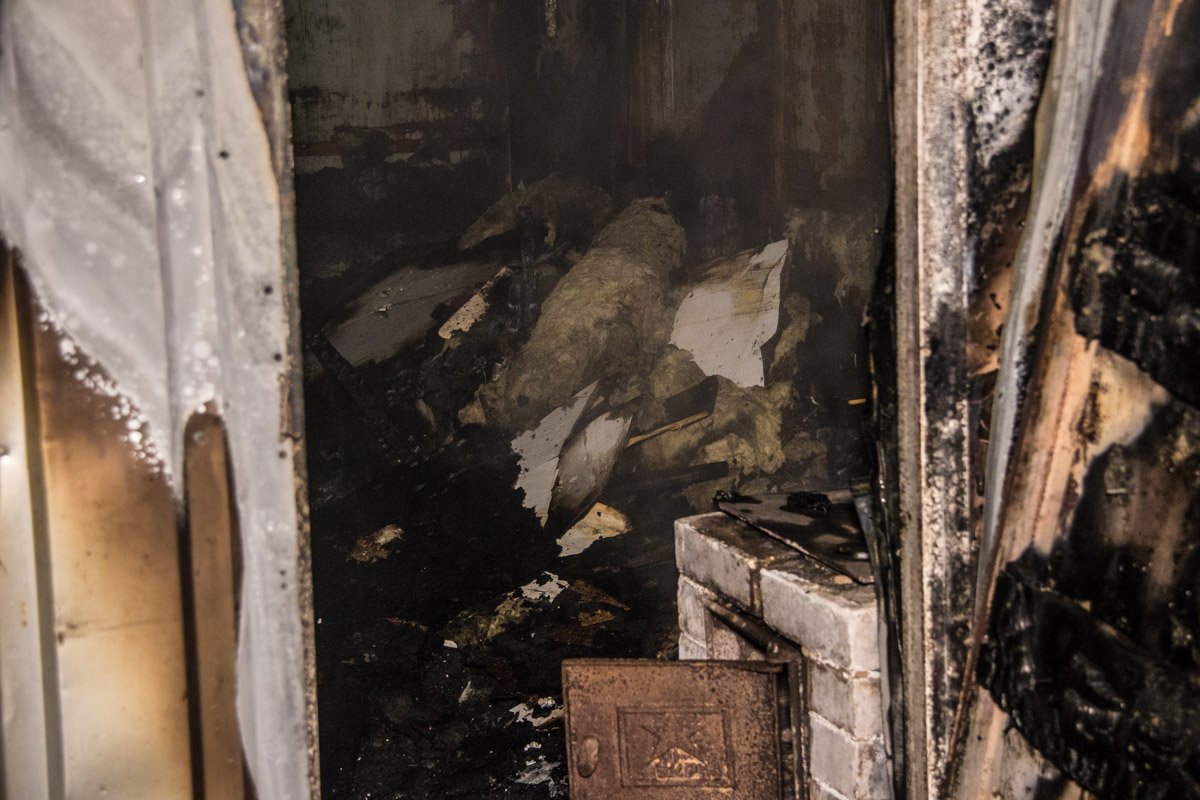 Из помещения мужчину вытянул один из очевидцев, однако к этому моменту Павел был уже мертв Из помещения мужчину вытянул один из очевидцев, однако к этому моменту Павел был уже мертв