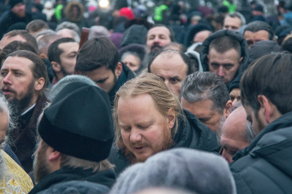 Люди говорят, что съехались с разных городов Украины