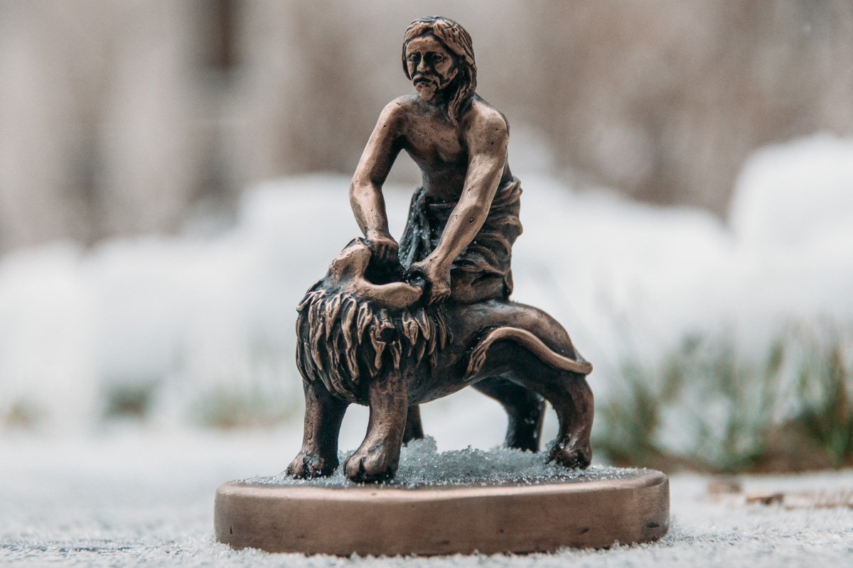 Скульптуру установили на Подоле