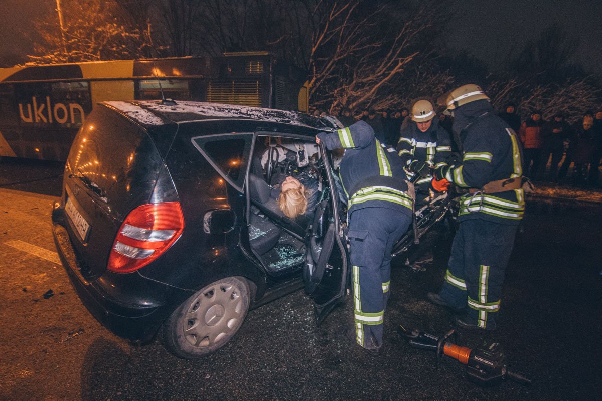 В Киеве на проспекте Леся Курбаса на путепроводе произошло смертельное ДТП