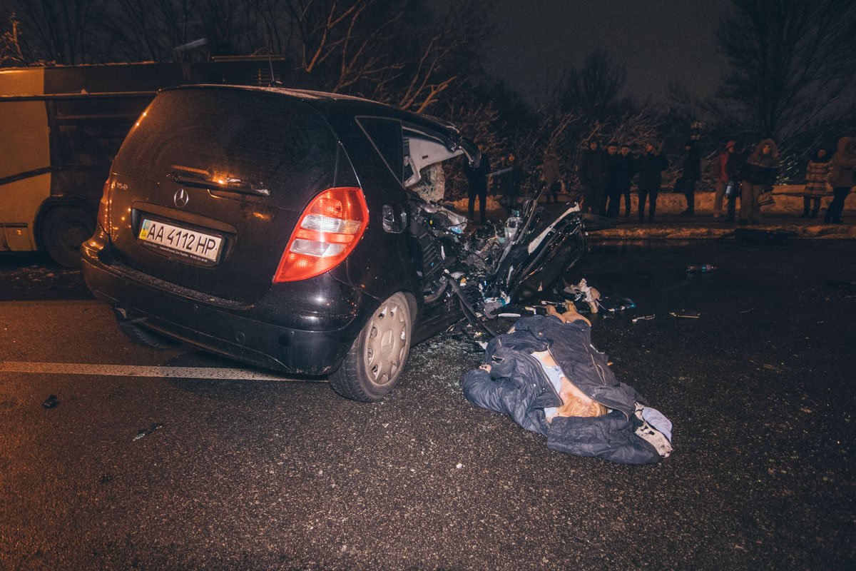 Женщина была сильно зажата, во время спасательных работ медики констатировали смерть