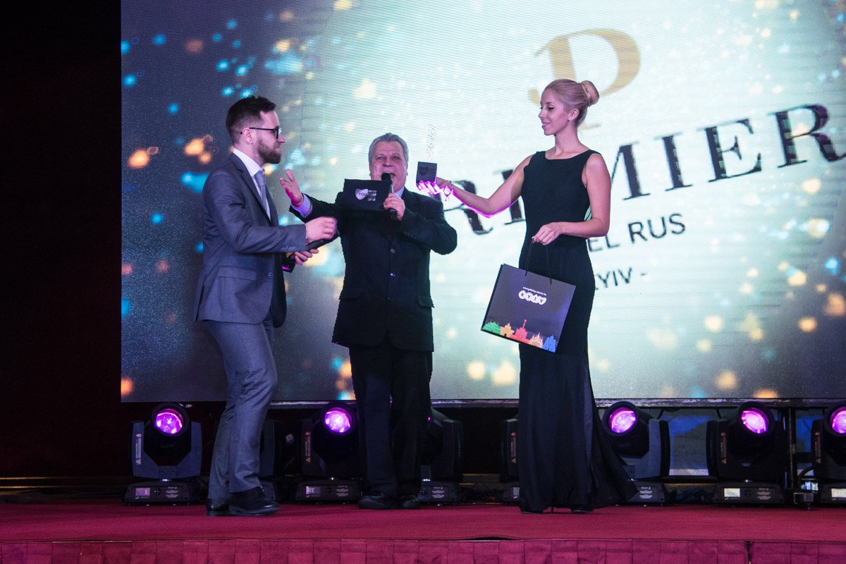 Каждой компании-победителю вручили подарки и сертификаты Каждой компании-победителю вручили подарки и сертификаты