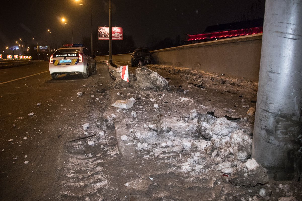 В ночь на 21 декабря в Киеве на улице Набережно-Рыбальской произошло пьяное ДТП