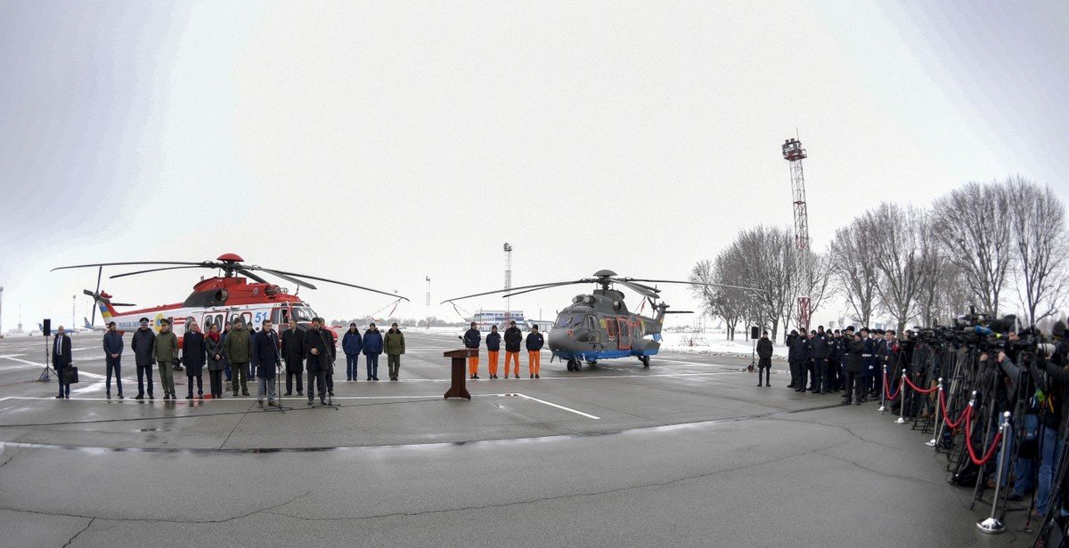 В Украину приземлились два вертолета из Франции
