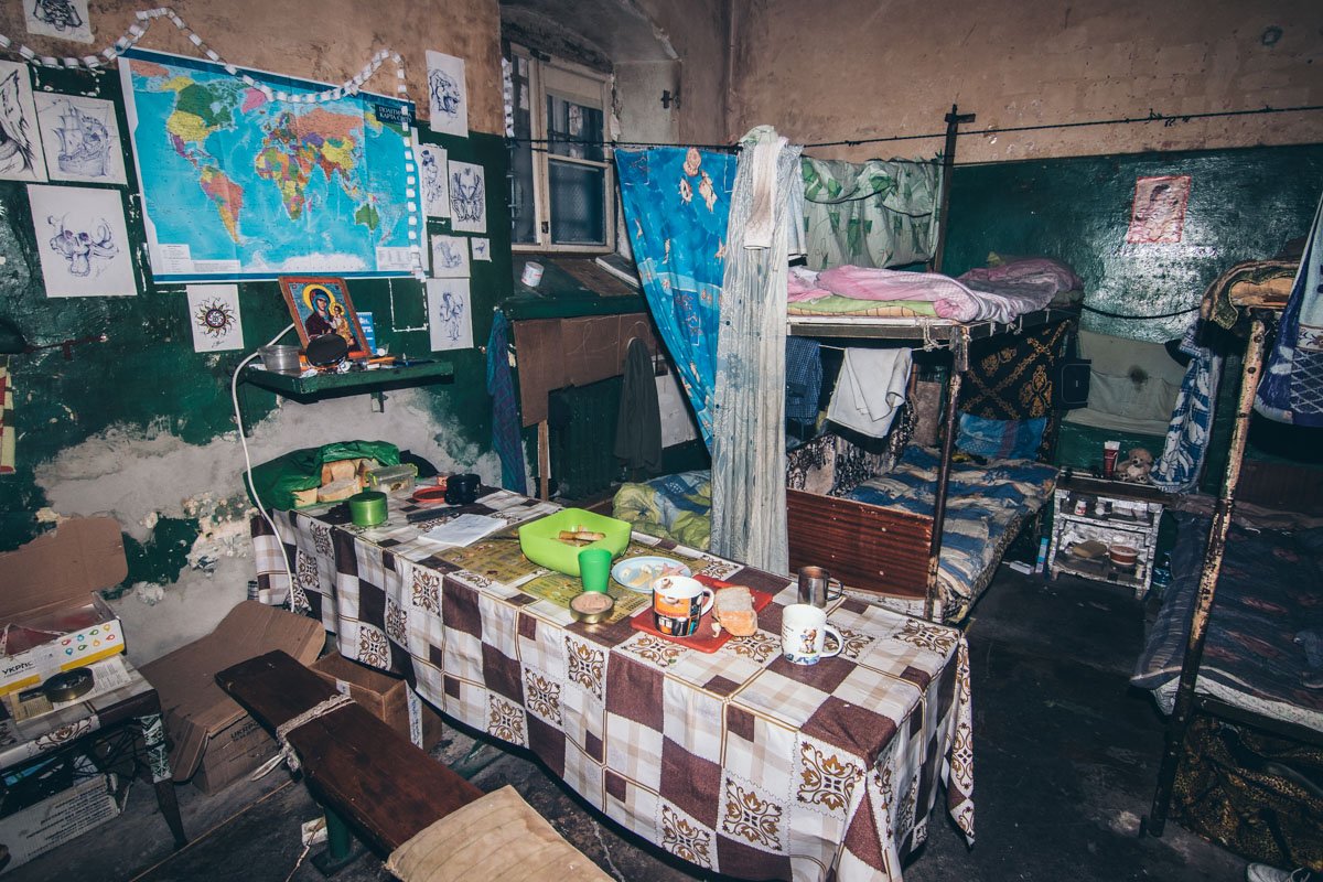 Заключенные вынуждены жить в таких тяжелых условиях