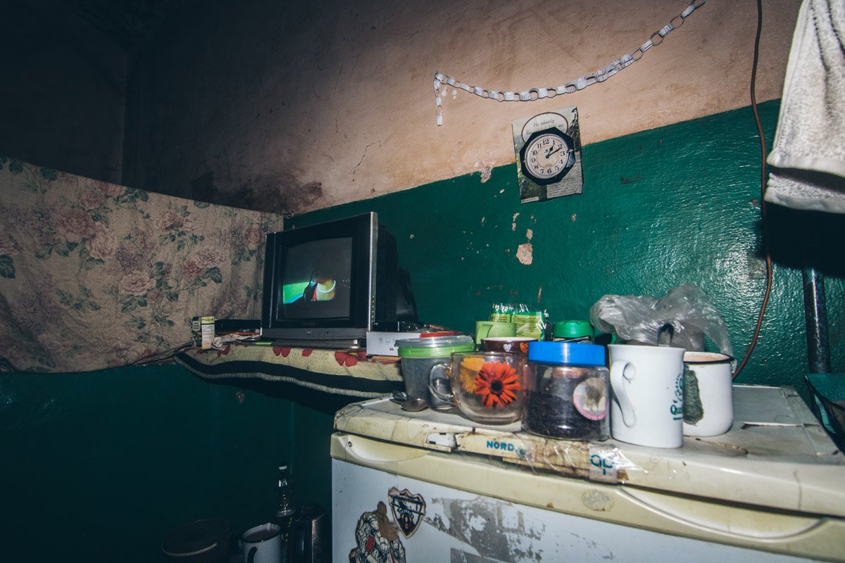 Стены этого корпуса буквально кричат о необходимости ремонта