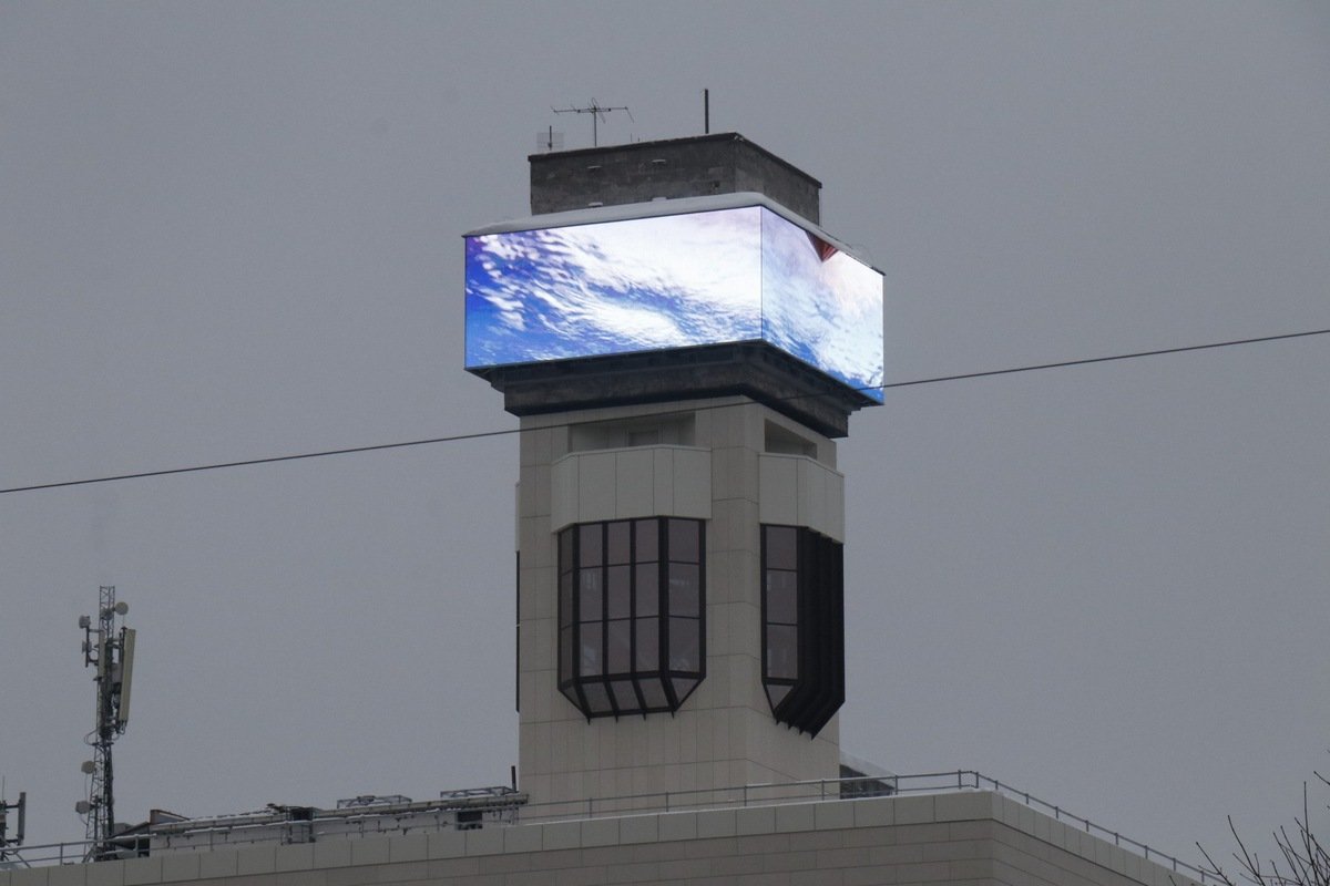 Табло тестируют на яркость